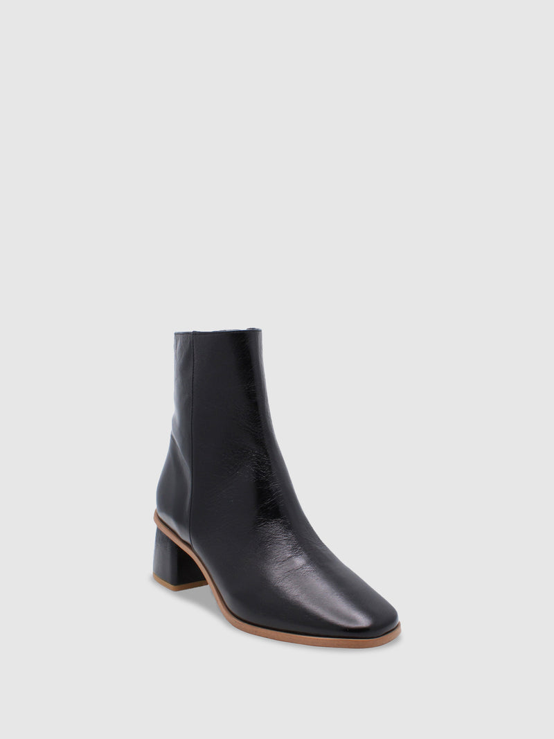 JJ Heitor Black Round Toe Boots